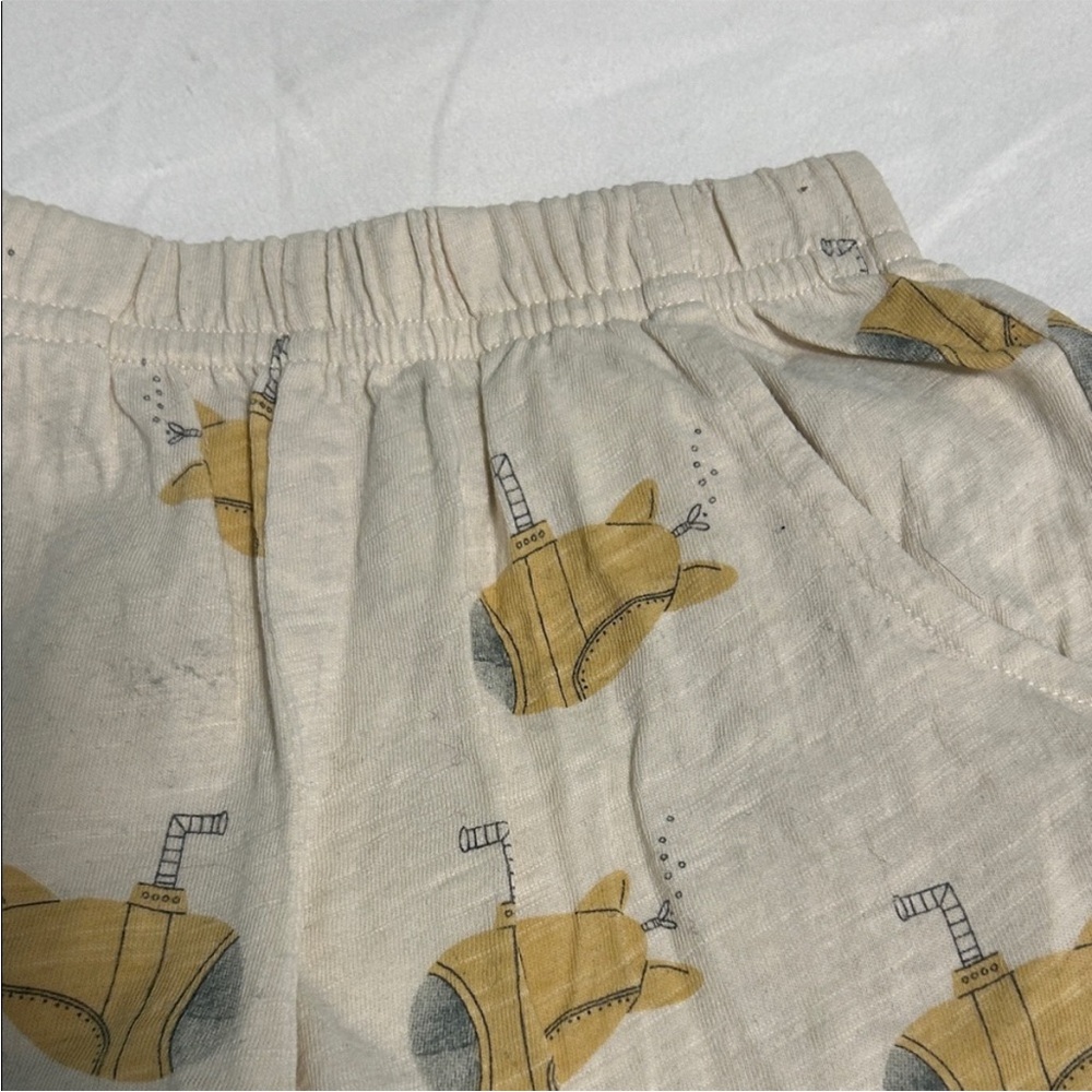 Rylee + Cru Kids Cream Submarine Shorts with Yellow Graphic - size 4-5 yr - Picture 3 of 10